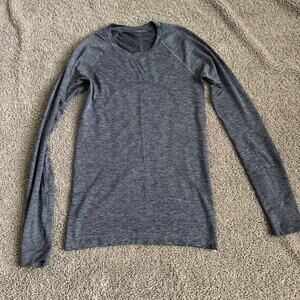 Lululemon Women’s Swiftly Tech 2.0 Long Sleeve Heathered Blue Gray Stripe Size 6